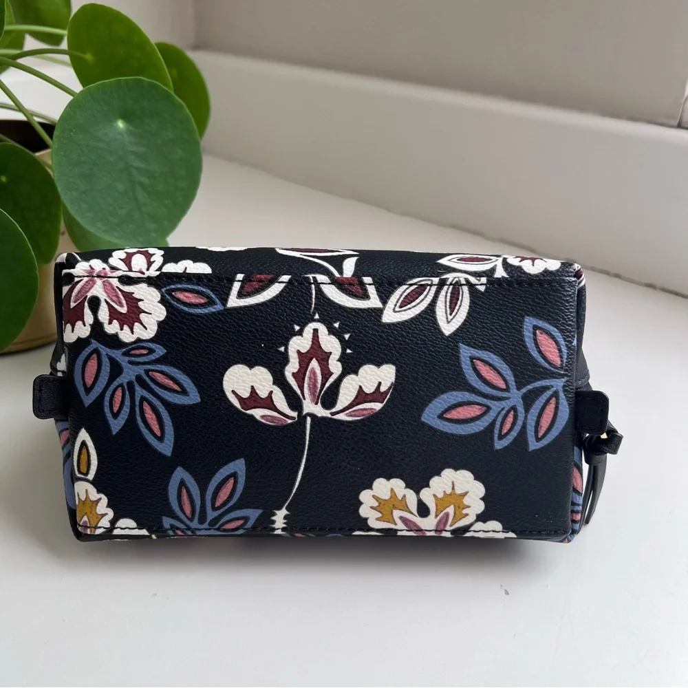 Tory Burch Hopewell Kerrington Cosmetic Case - Picture 2 of 5